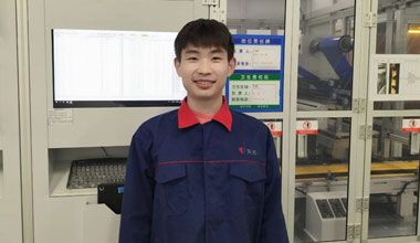 单宝鑫：坚持一直立异，，争做亚美国际工匠